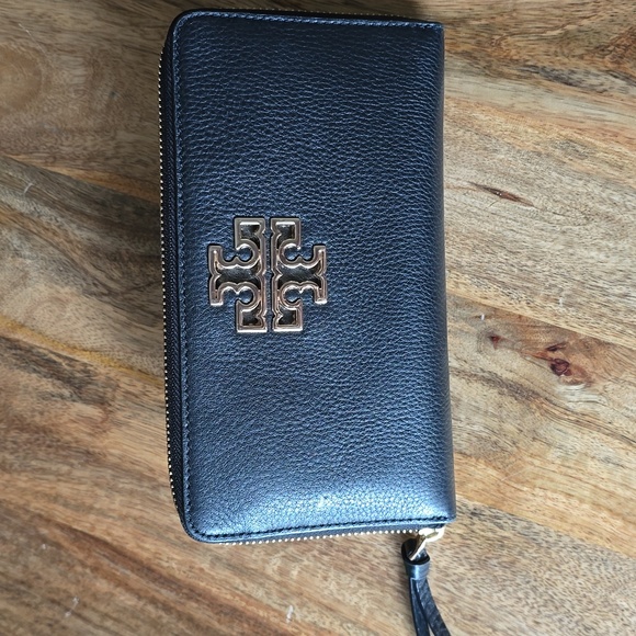 Tory Burch Handbags - Tory Burch Women's 141004 Pebbled Leather Britten Zip Continental Wallet (Black)